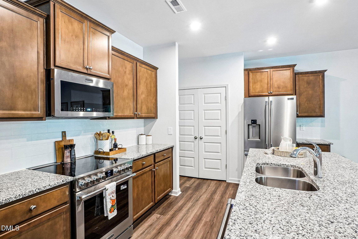 13-web-or-mls-Ember St-S0310-013
