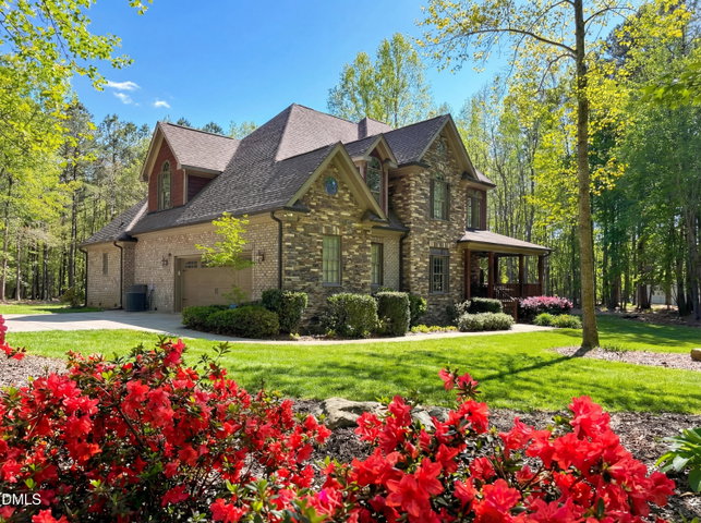 Single Family Residence in Zebulon, NC