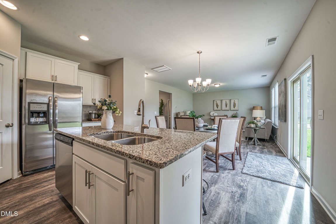 320 Ember Street — photo 4
