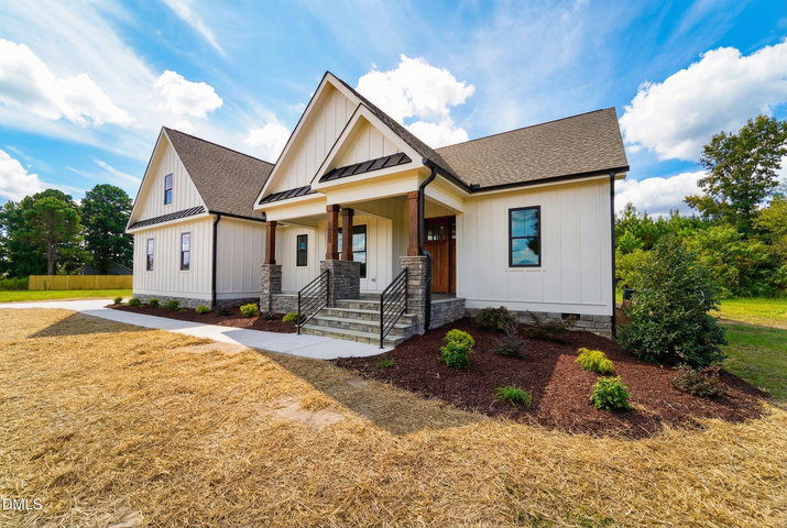 Single Family Residence in Zebulon, NC