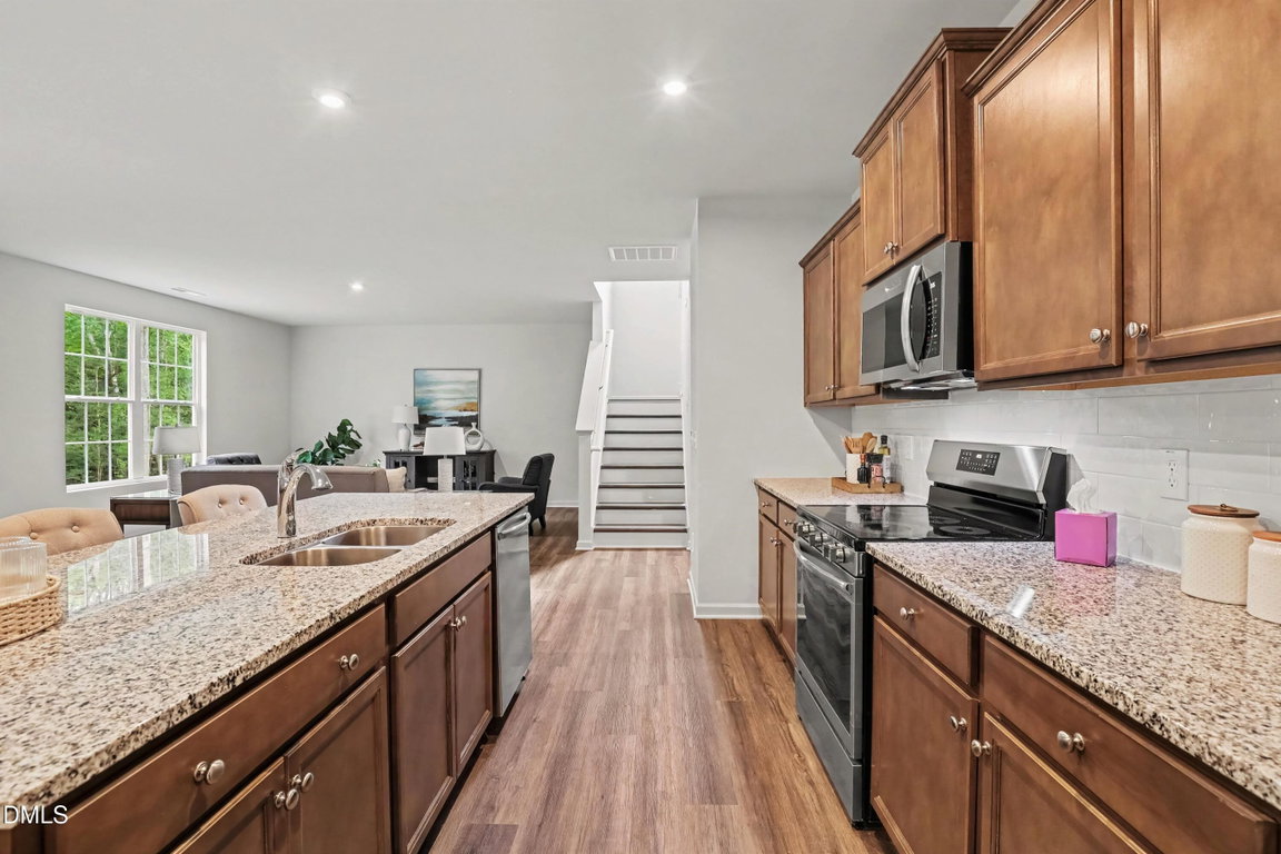 185 Ember Street — photo 5