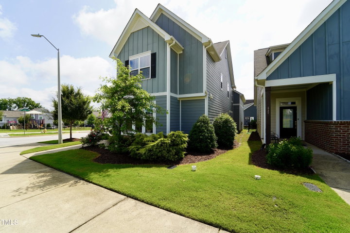 Single Family Residence in Holly Springs, NC