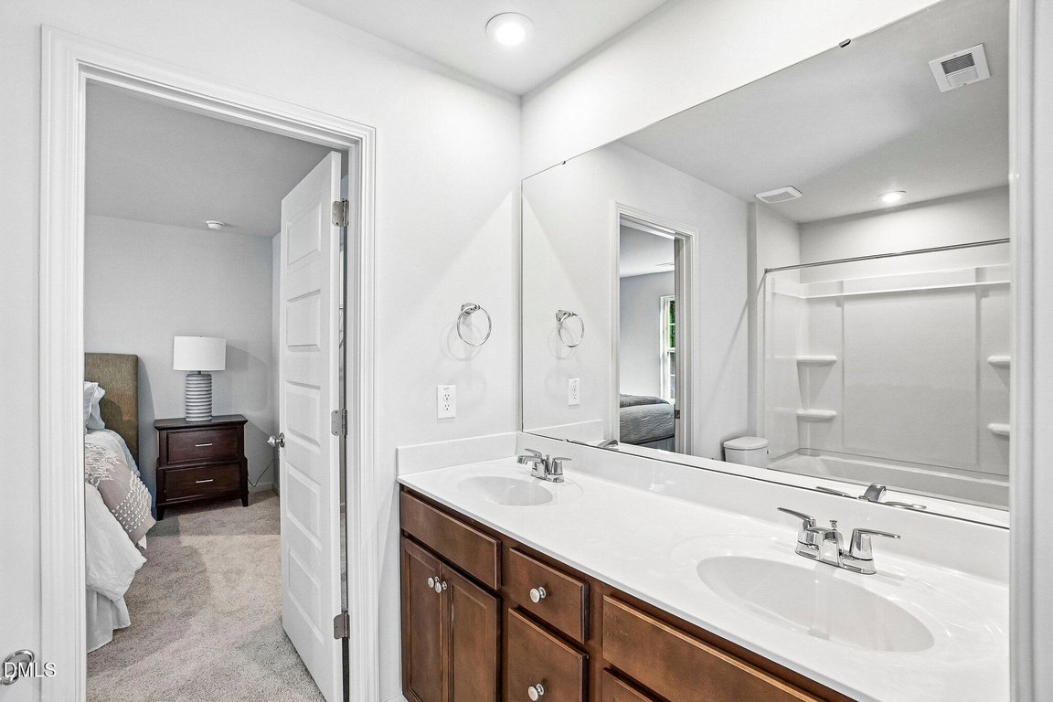 24-web-or-mls-Ember St-S0310-024