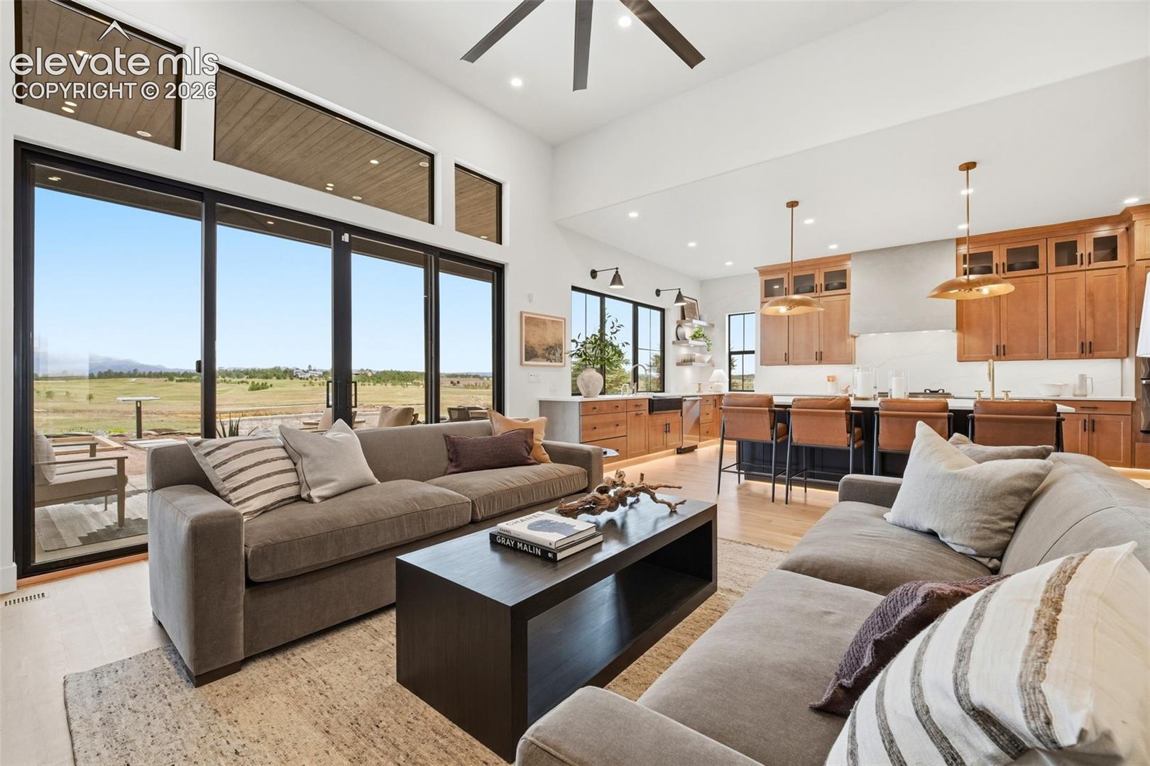 Listing photo 4 for 15390 Sandbagger Drive