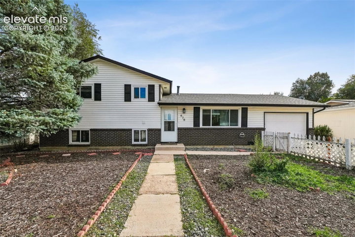 670 Calle Entrada NA — listing photo