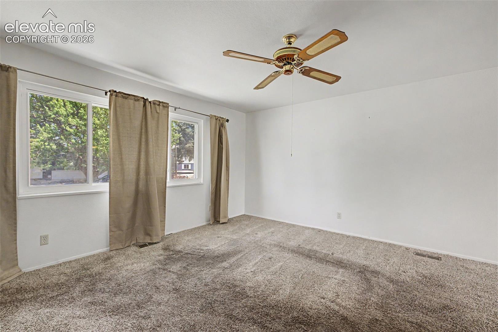 Listing photo 14 for 712 Lansing Drive