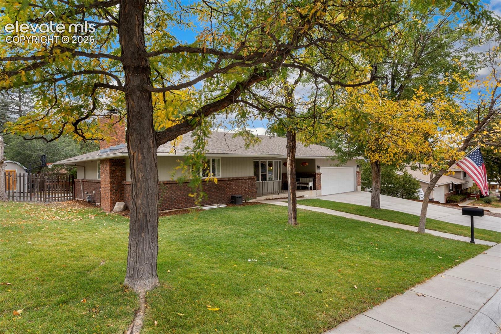 Listing photo 2 for 6372 W Wicklow Circle