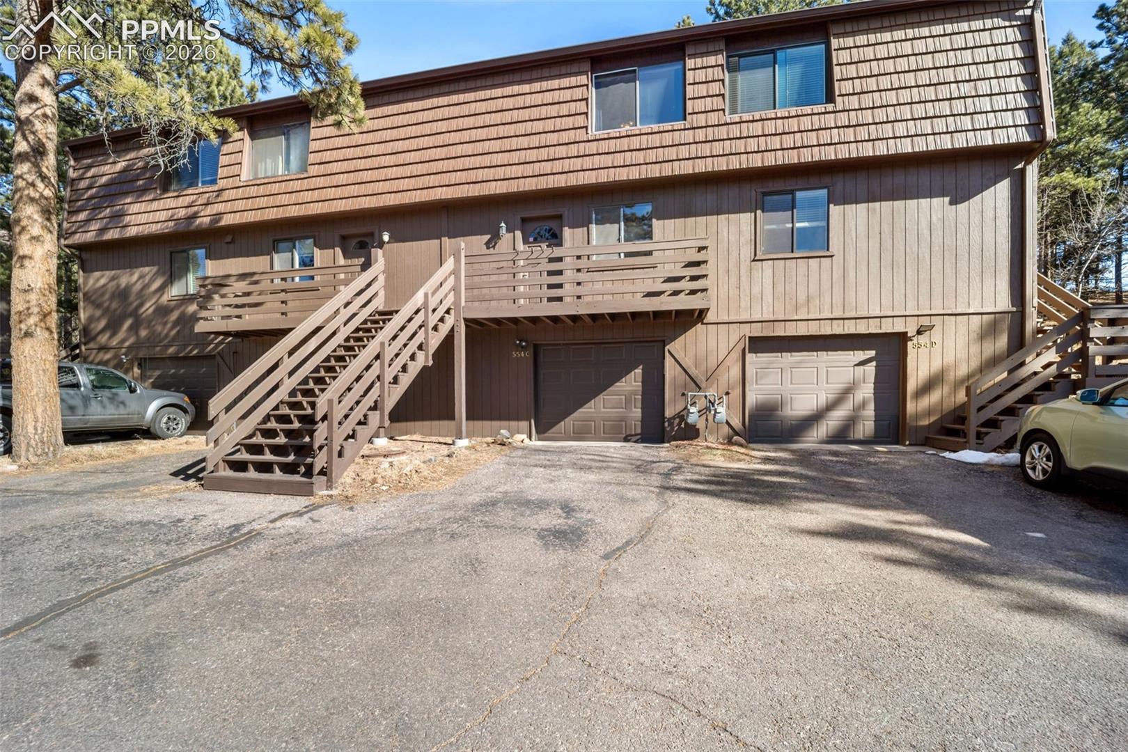 Listing photo 32 for 554 Manor Court C