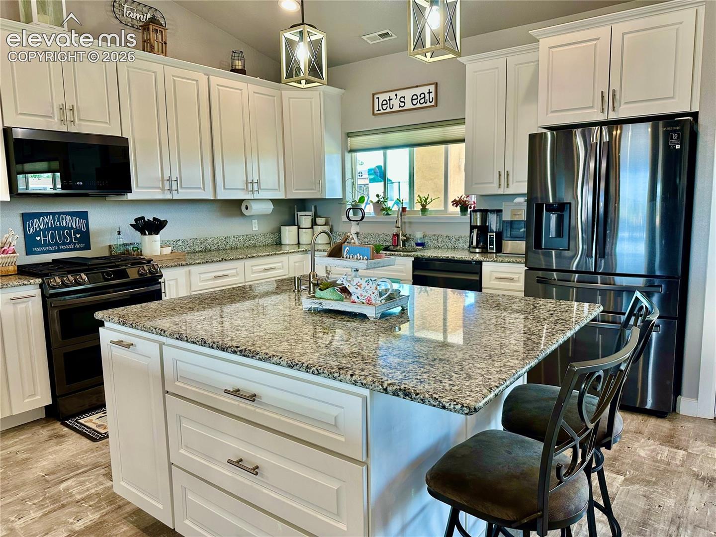 Listing photo 13 for 2064 W Hesperus Drive
