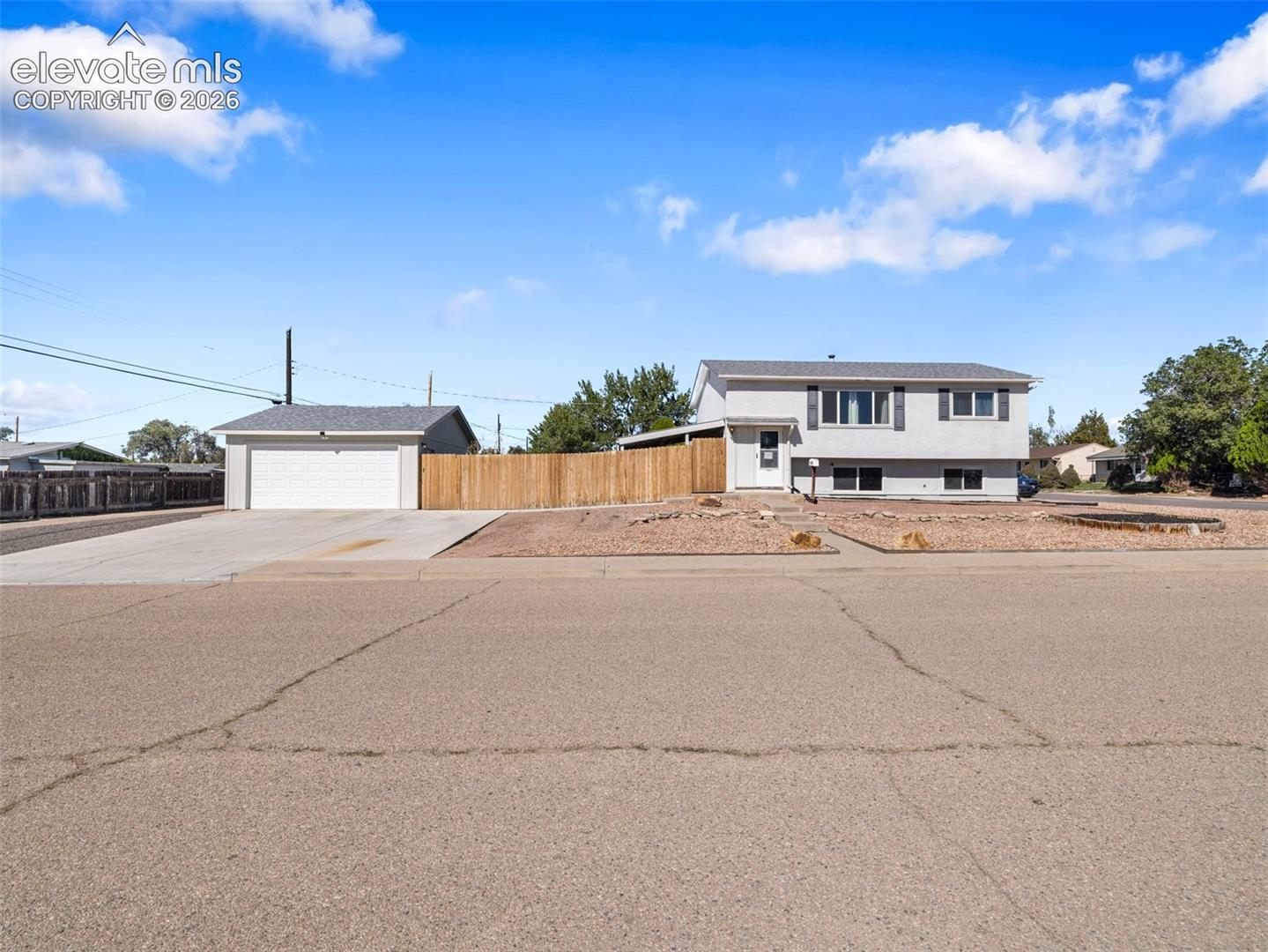 Listing photo 3 for 2303 Cheyenne Avenue