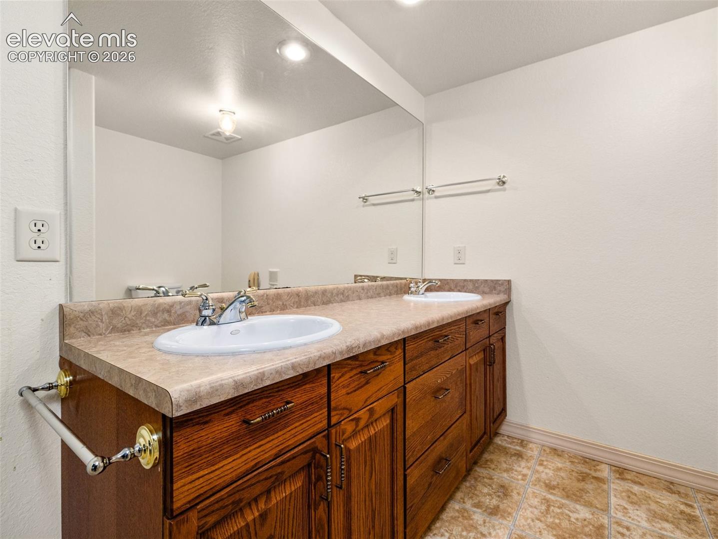 Listing photo 30 for 10 Erica Court