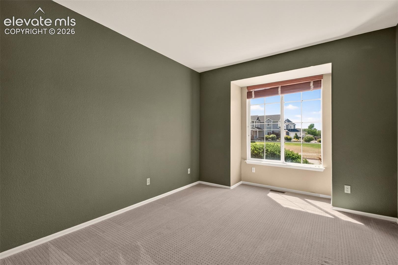 Listing photo 15 for 387 Fox Run Circle