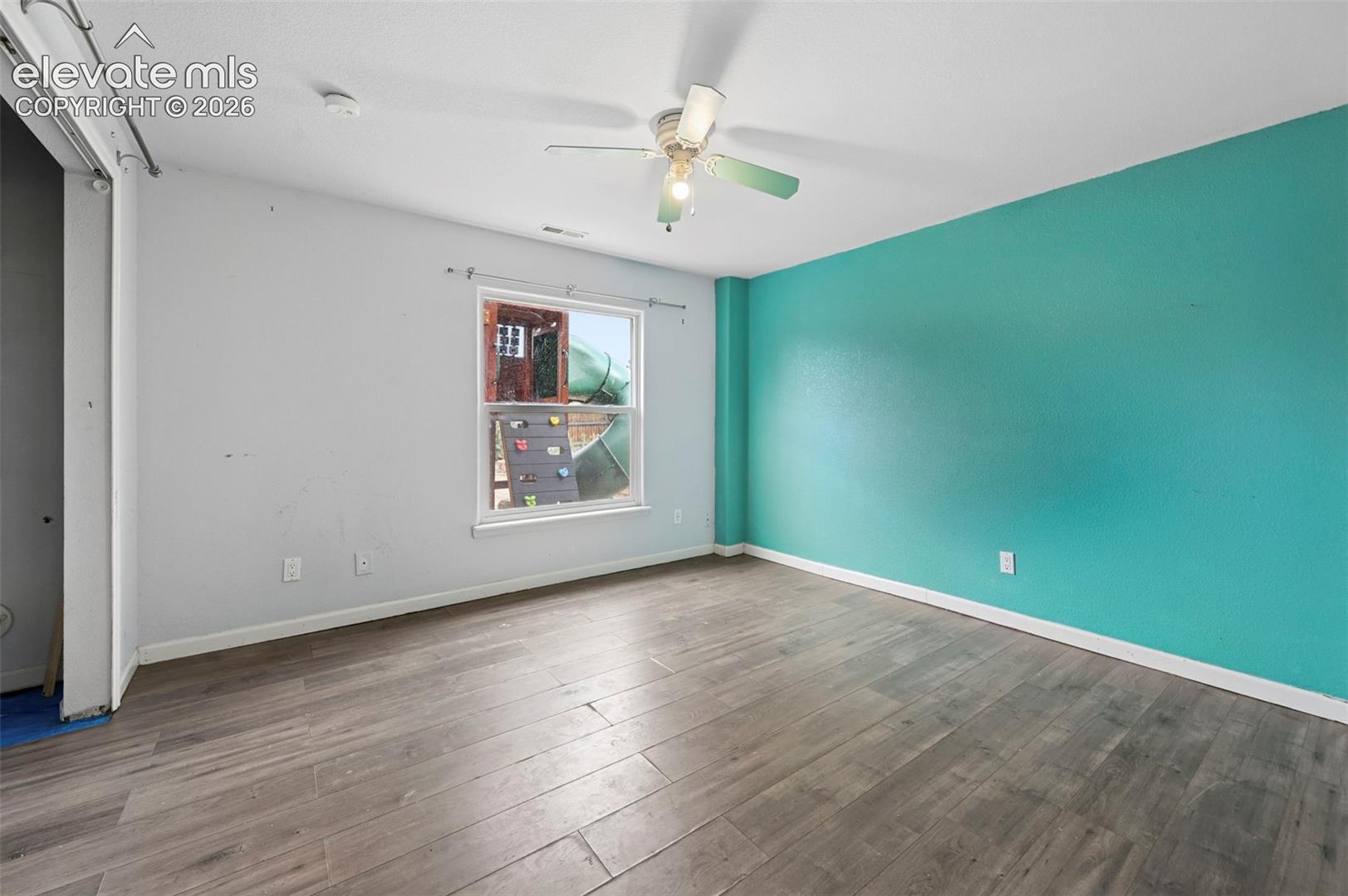 Listing photo 13 for 979 S Alexis Lane