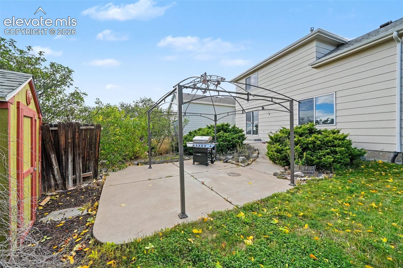 Listing photo 27 for 912 Legend Oak Drive