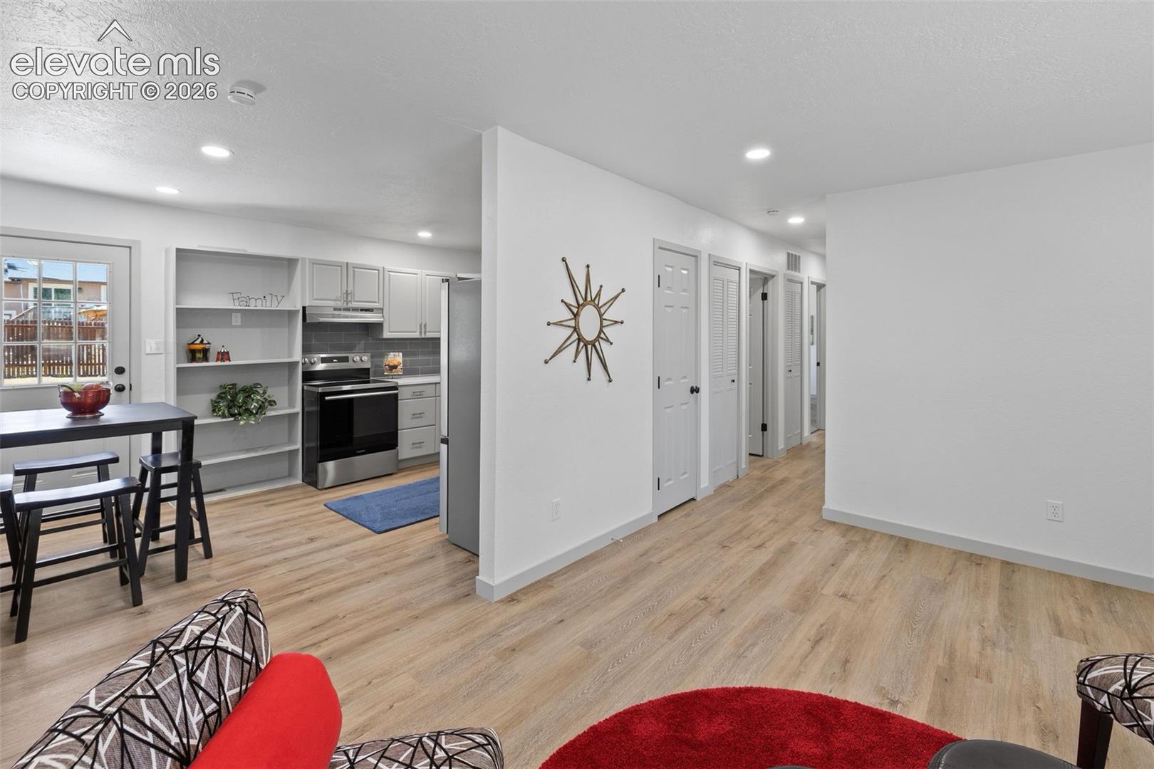 2540 Naples Drive, photo 4