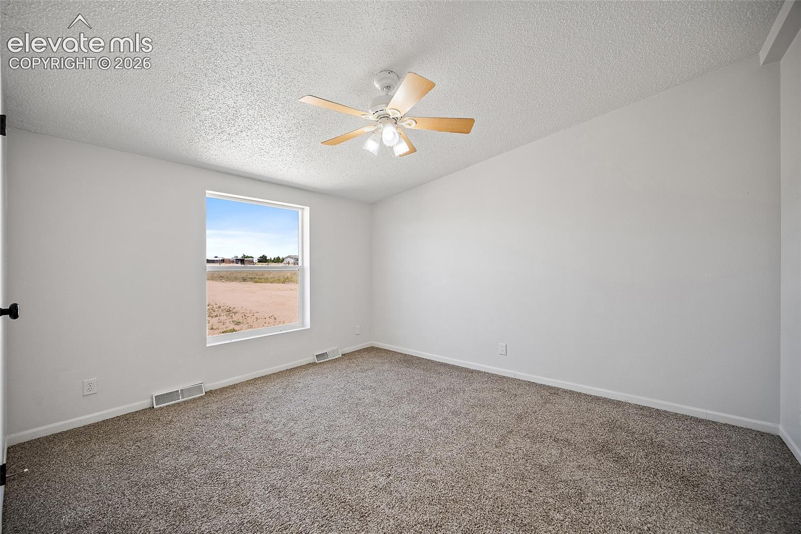 Listing photo 16 for 1385 Antelope Drive