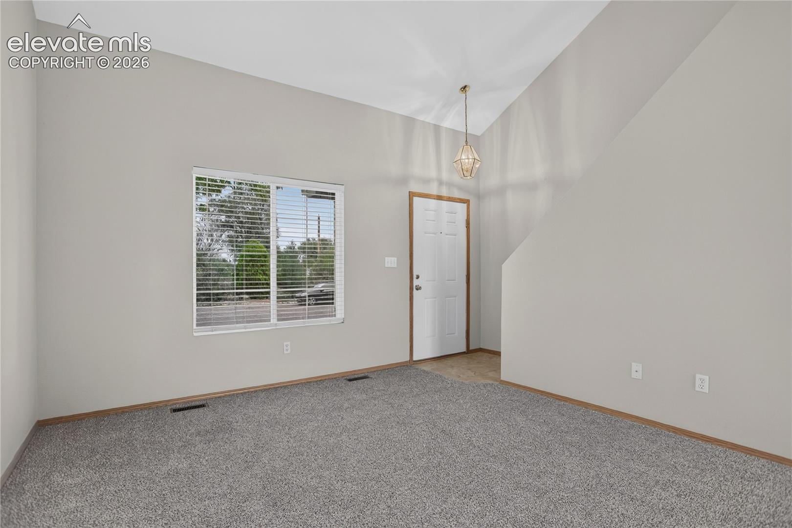 Listing photo 4 for 3046 W 22nd Street