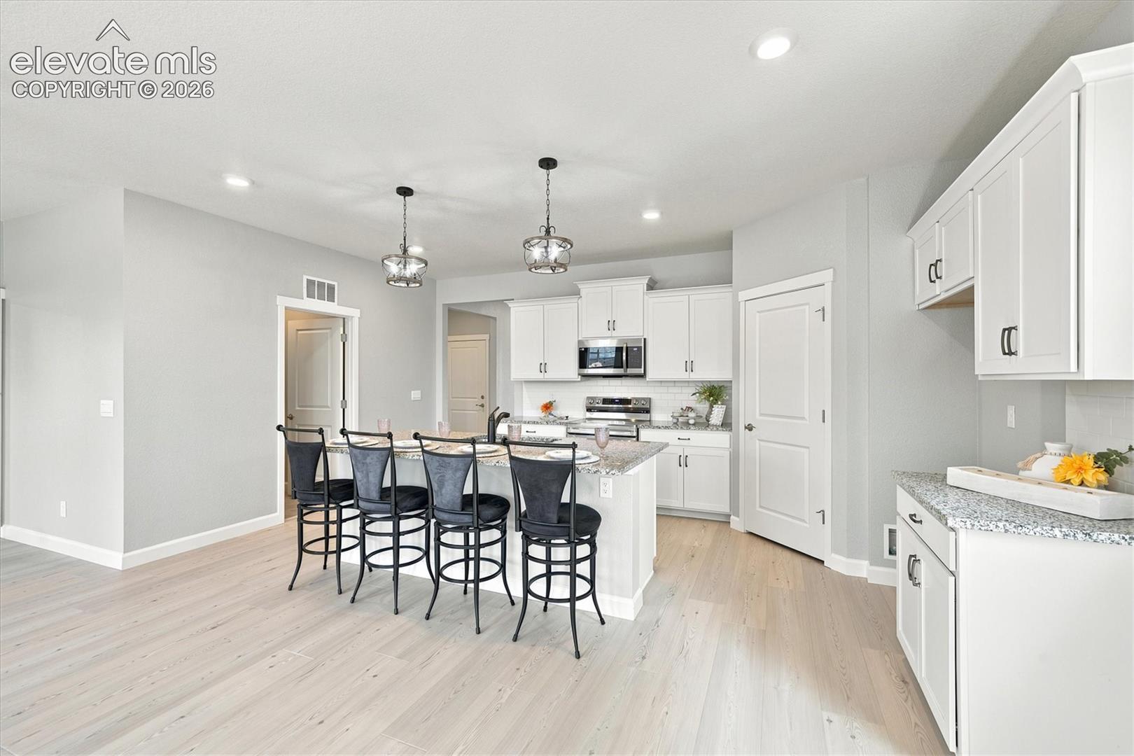 Listing photo 11 for 15937 Little Bluestem Road