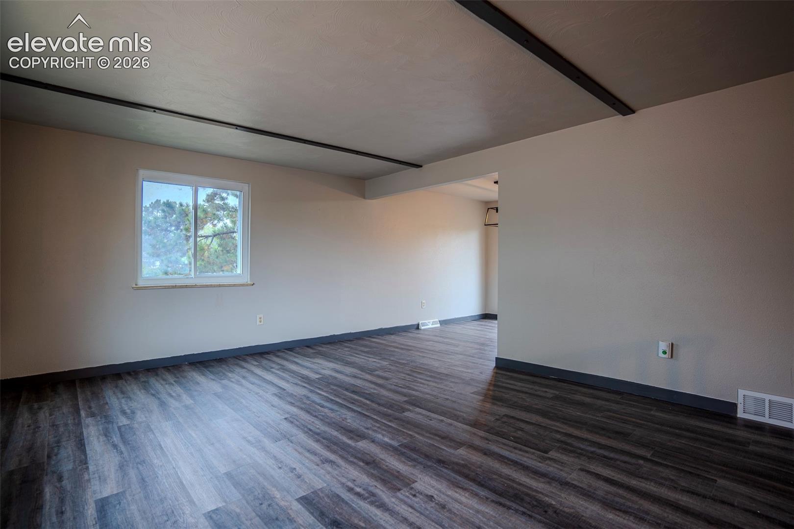 Listing photo 4 for 1301 N Murray Boulevard