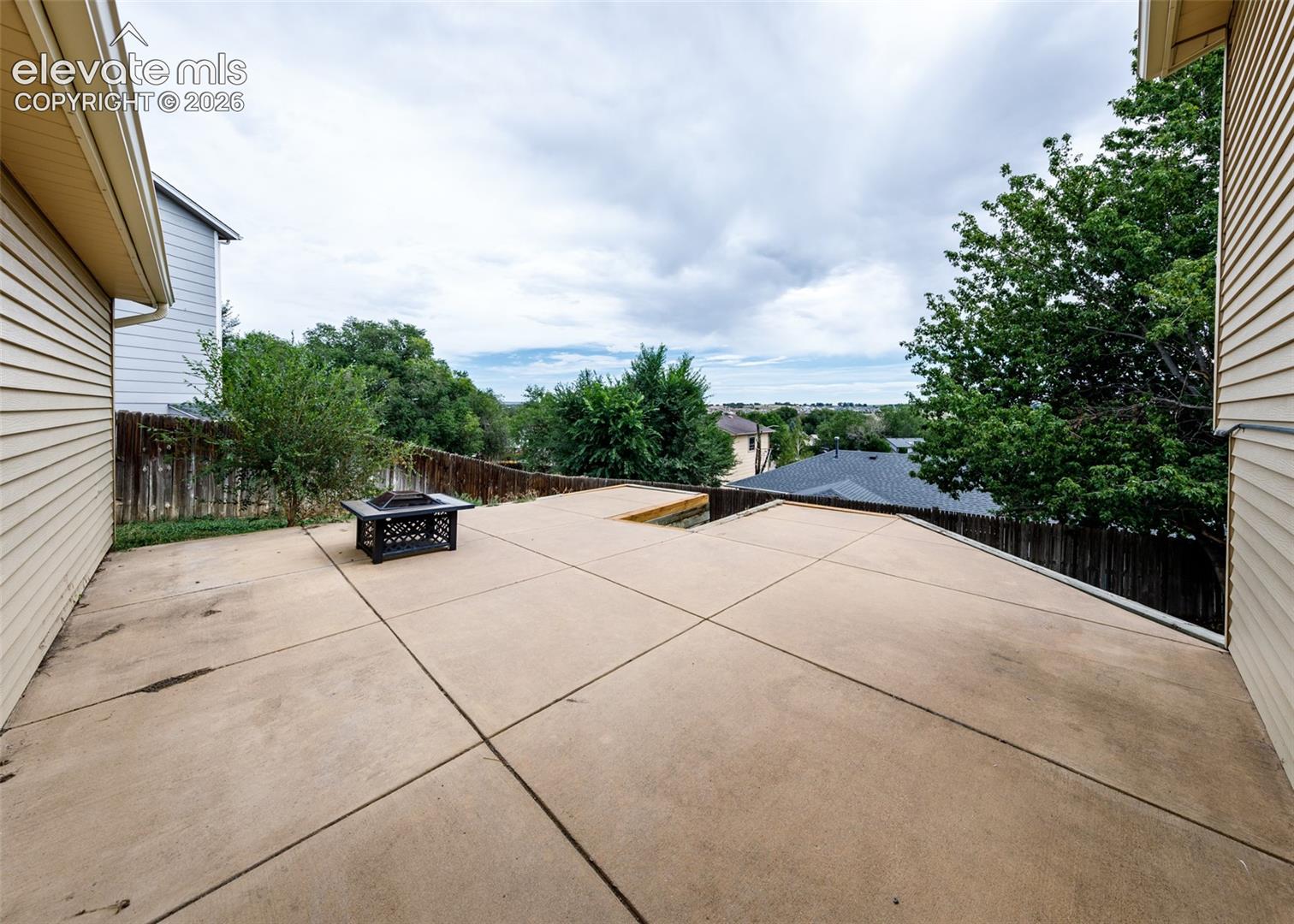 Listing photo 32 for 604 Fountain Mesa Road