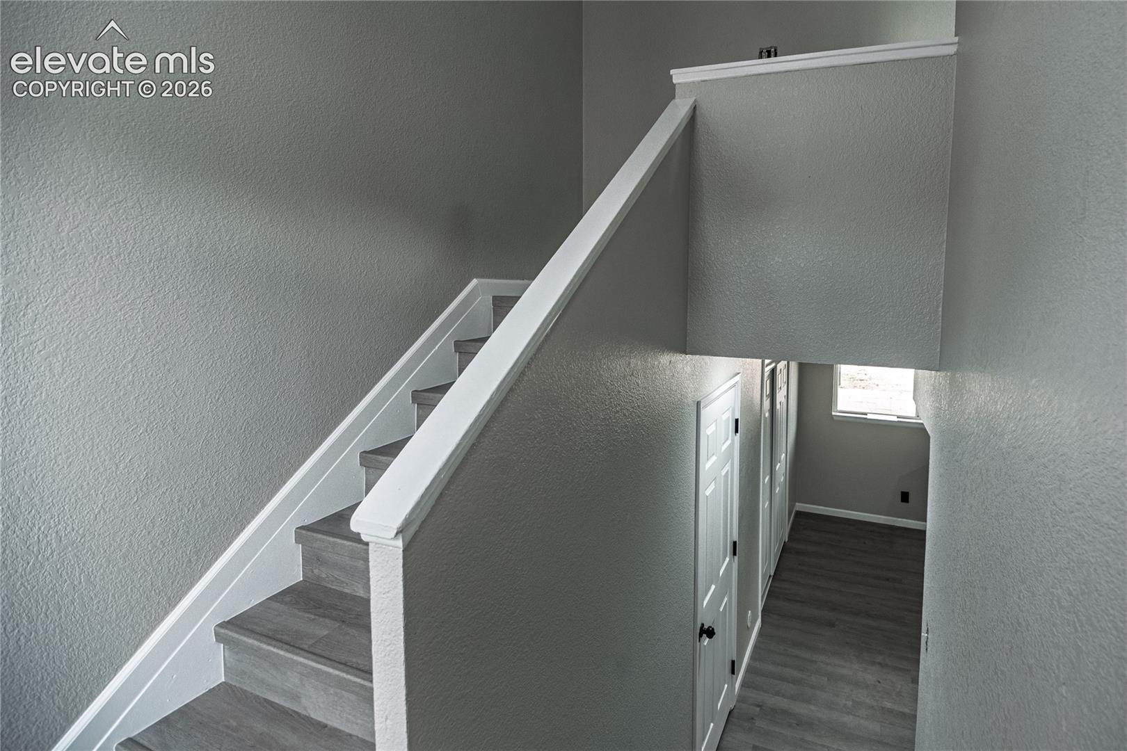 Listing photo 10 for 3816 Devonshire Lane