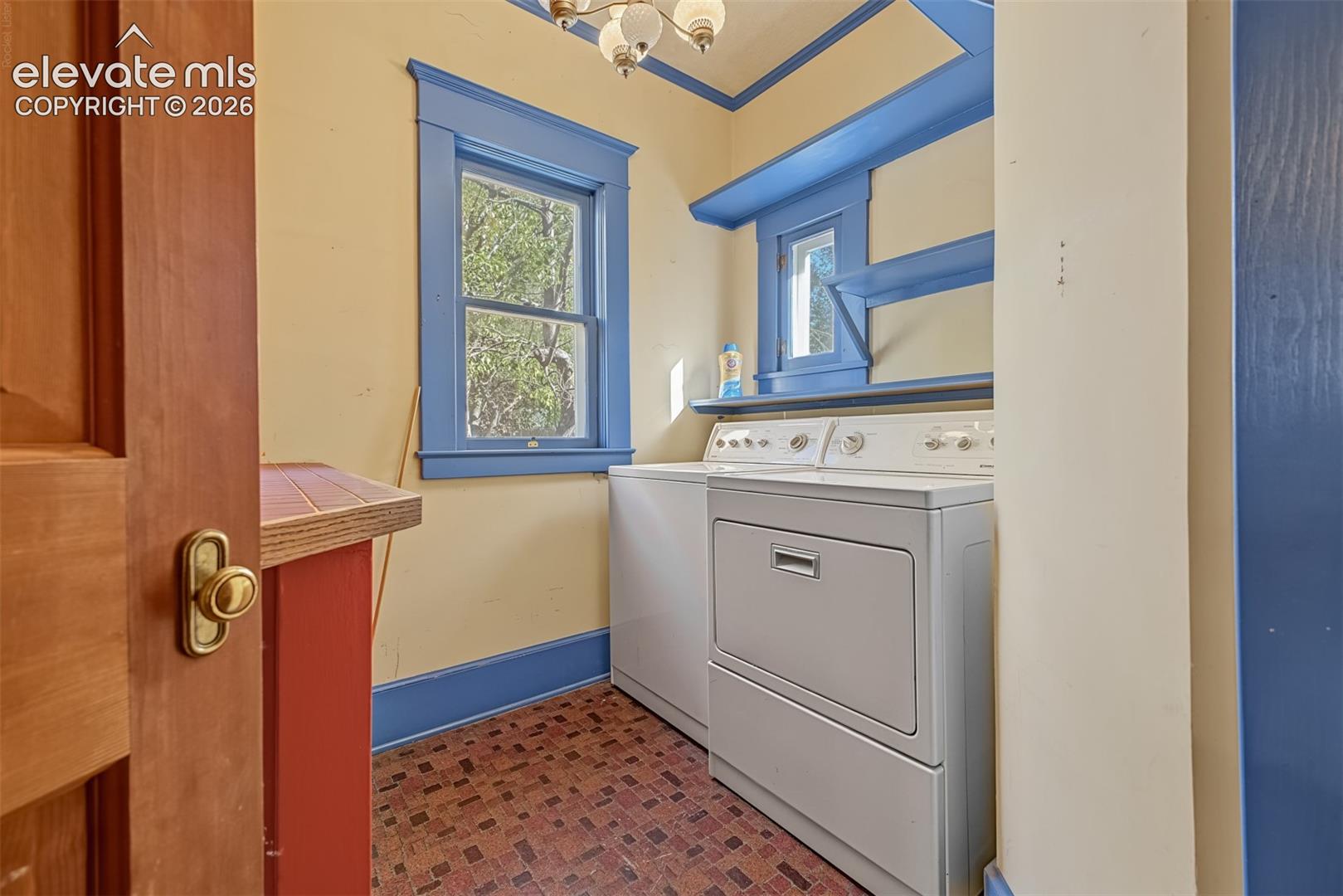 Listing photo 15 for 116 E Columbia Street