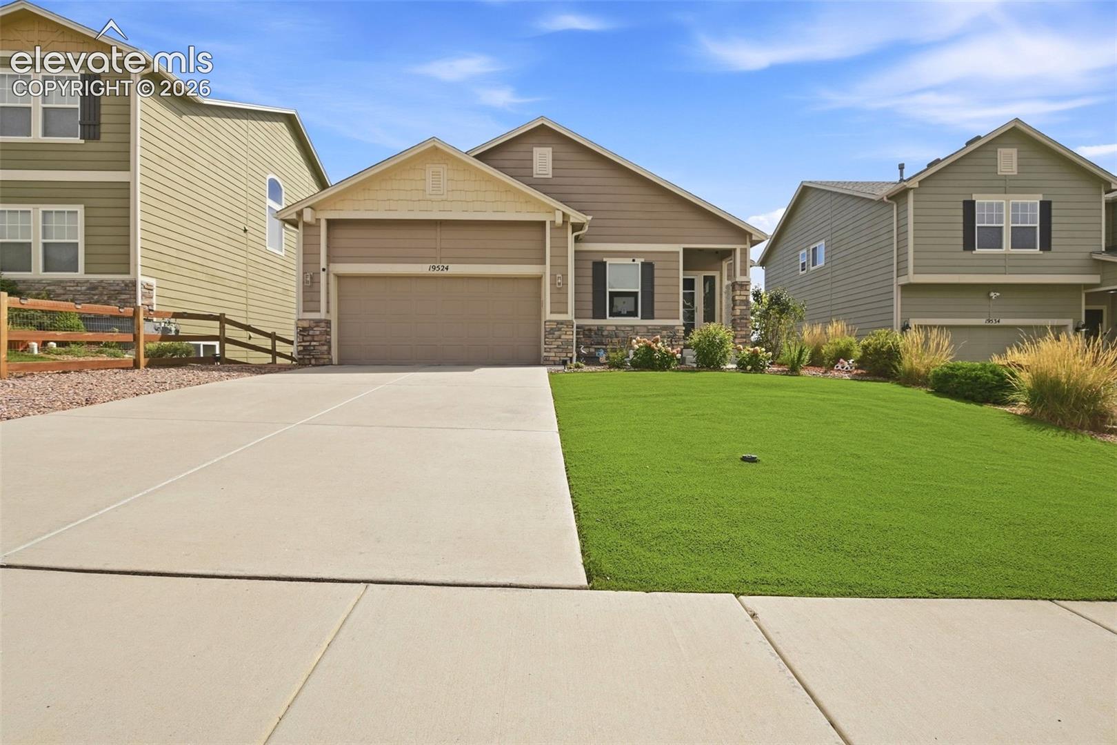 Listing photo 6 for 19524 Lindenmere Drive