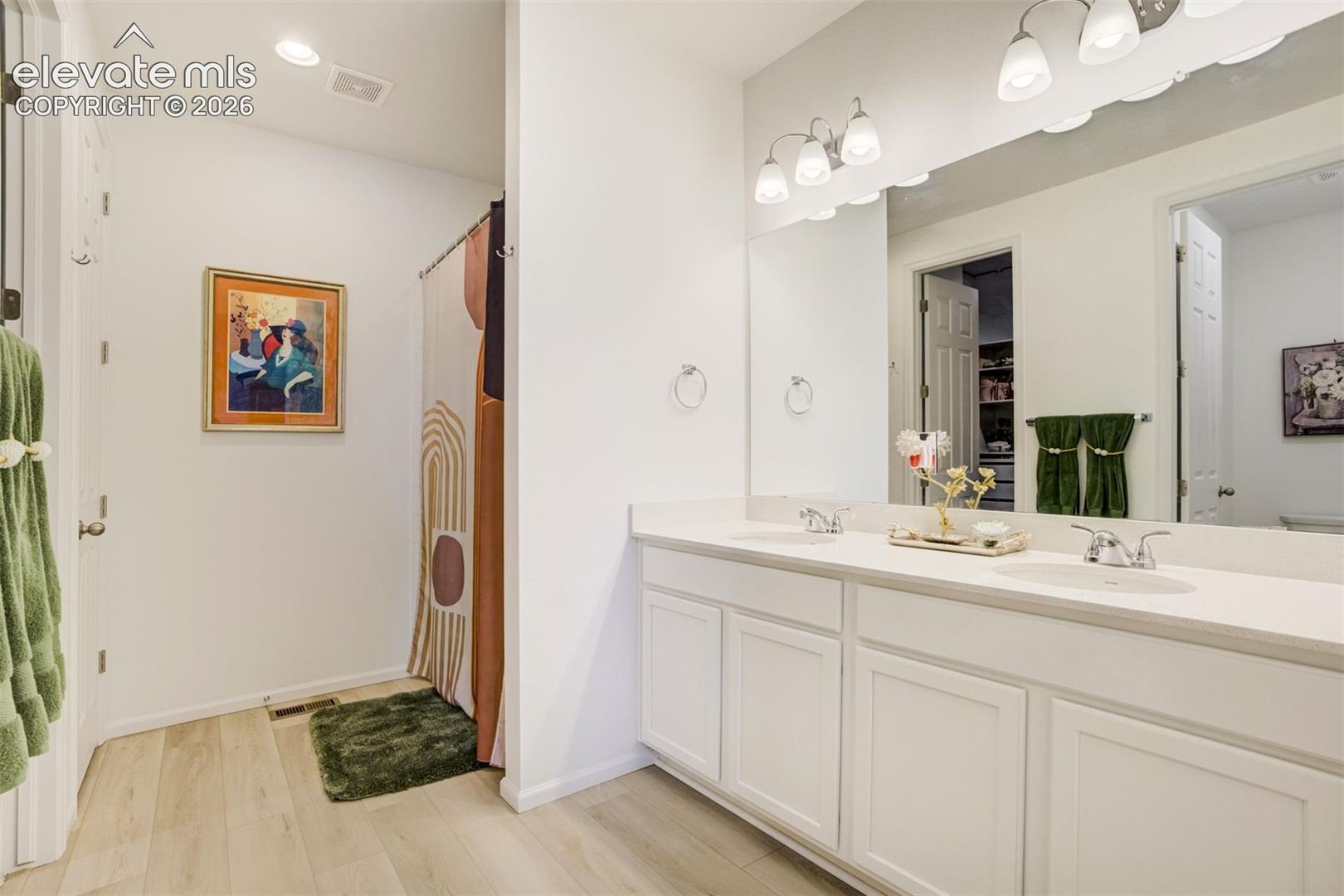 5689 Mammoth Lane, photo 16