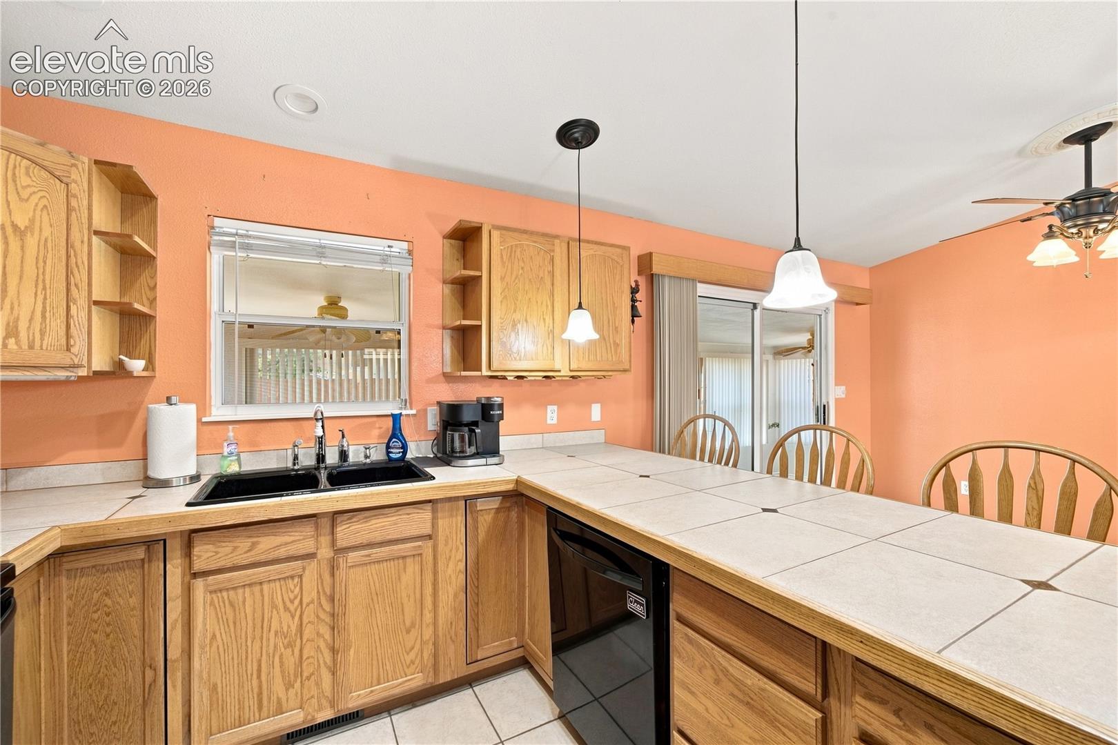 Listing photo 10 for 635 E Inca Court