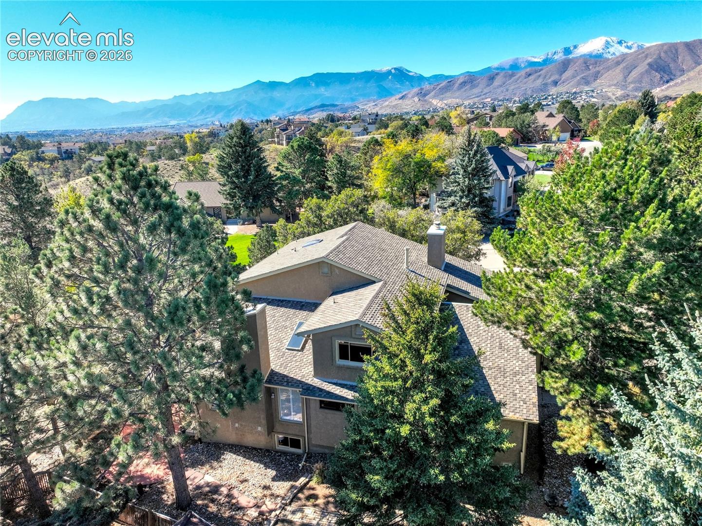 Listing photo 2 for 7215 Suntide Place