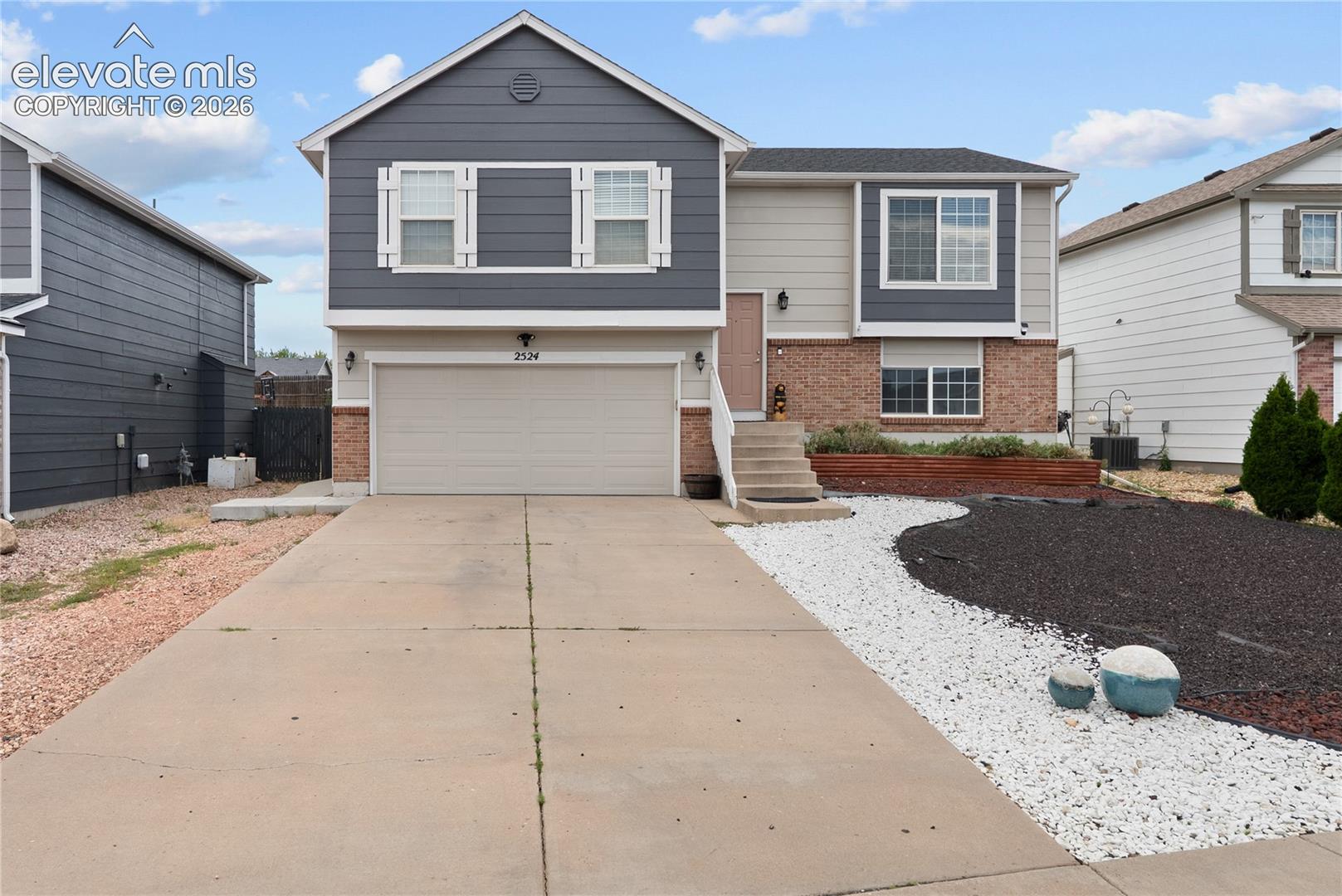 2524 Weyburn Way