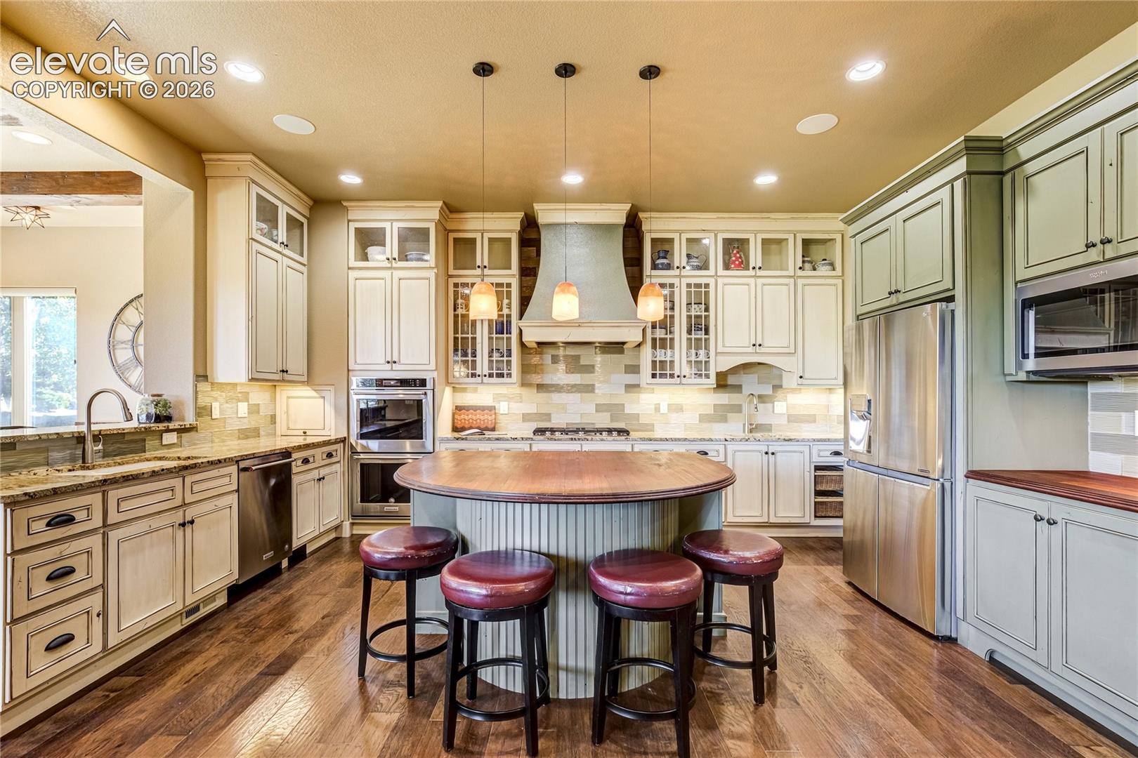 Listing photo 10 for 12427 Creekhurst Drive