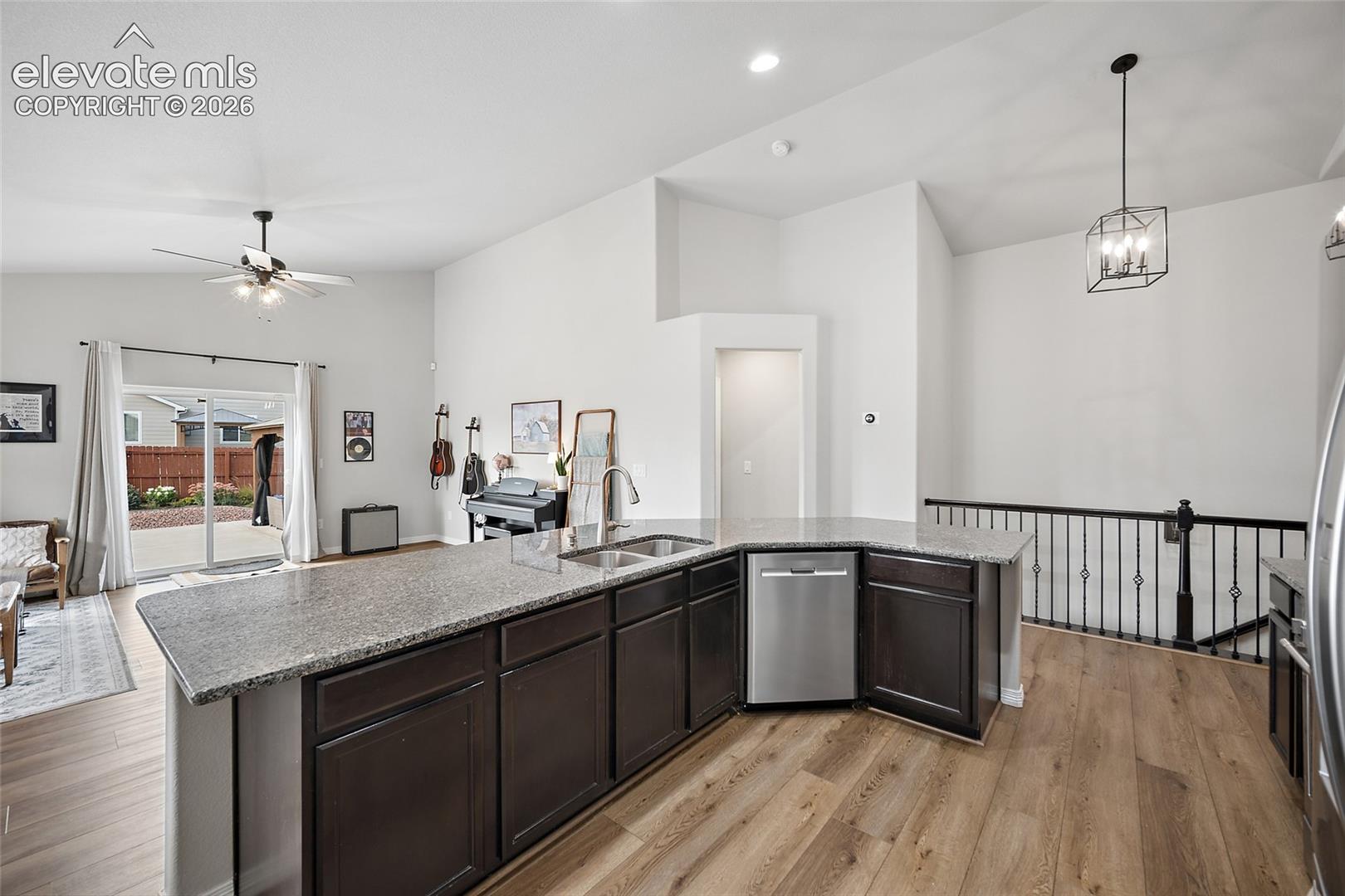 Listing photo 6 for 9790 Vistas Park Drive