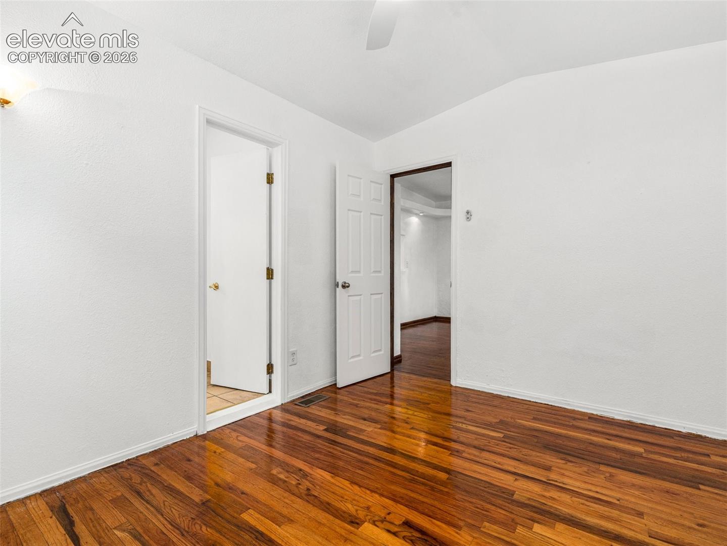 Listing photo 15 for 2213 E Evans Avenue