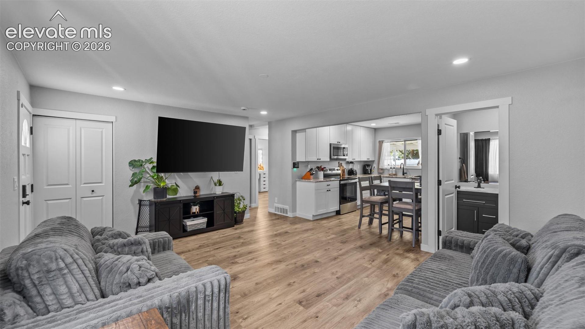 Listing photo 6 for 3210 Virginia Avenue