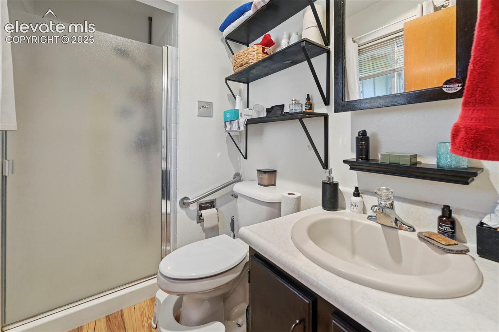 Listing photo 4 for 2041 Vinewood Lane