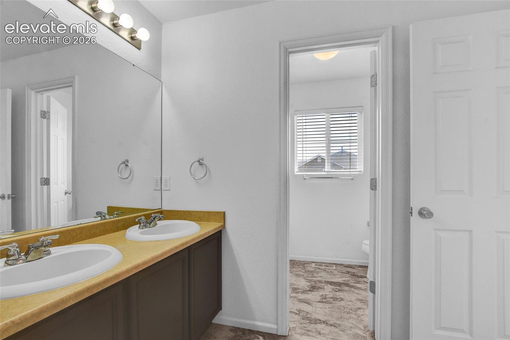 Listing photo 11 for 7554 Sandy Springs Point