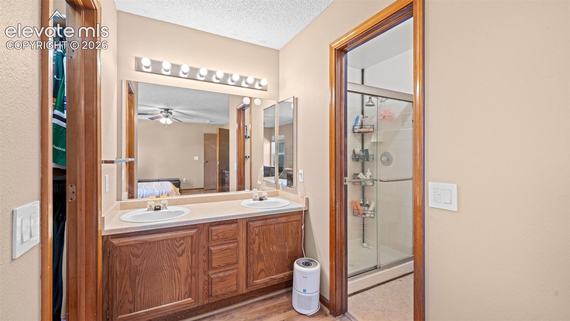 Listing photo 15 for 1180 Goodview Court