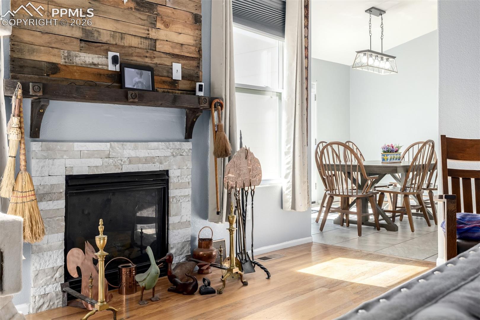 Listing photo 4 for 830 Winebrook Way