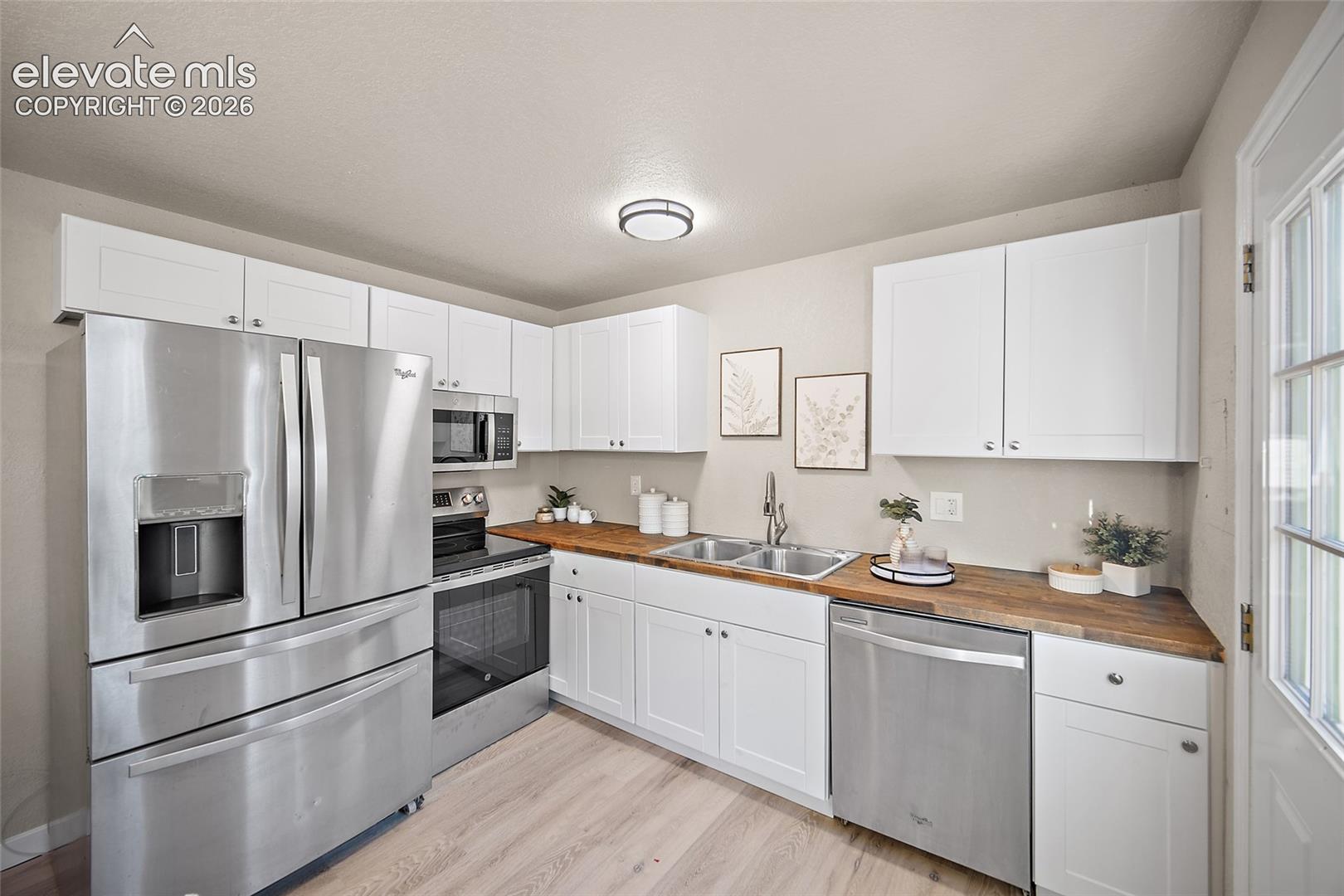 Listing photo 15 for 3928 E Pikes Peak Avenue