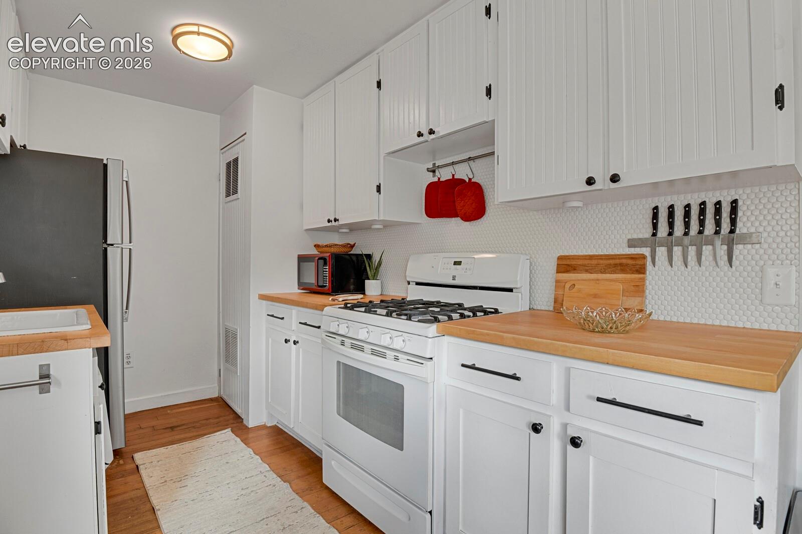 Listing photo 15 for 506 N Fairview Street