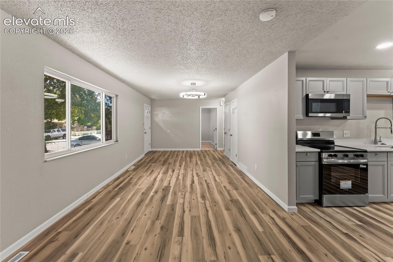 Listing photo 5 for 1214 Burnham Street