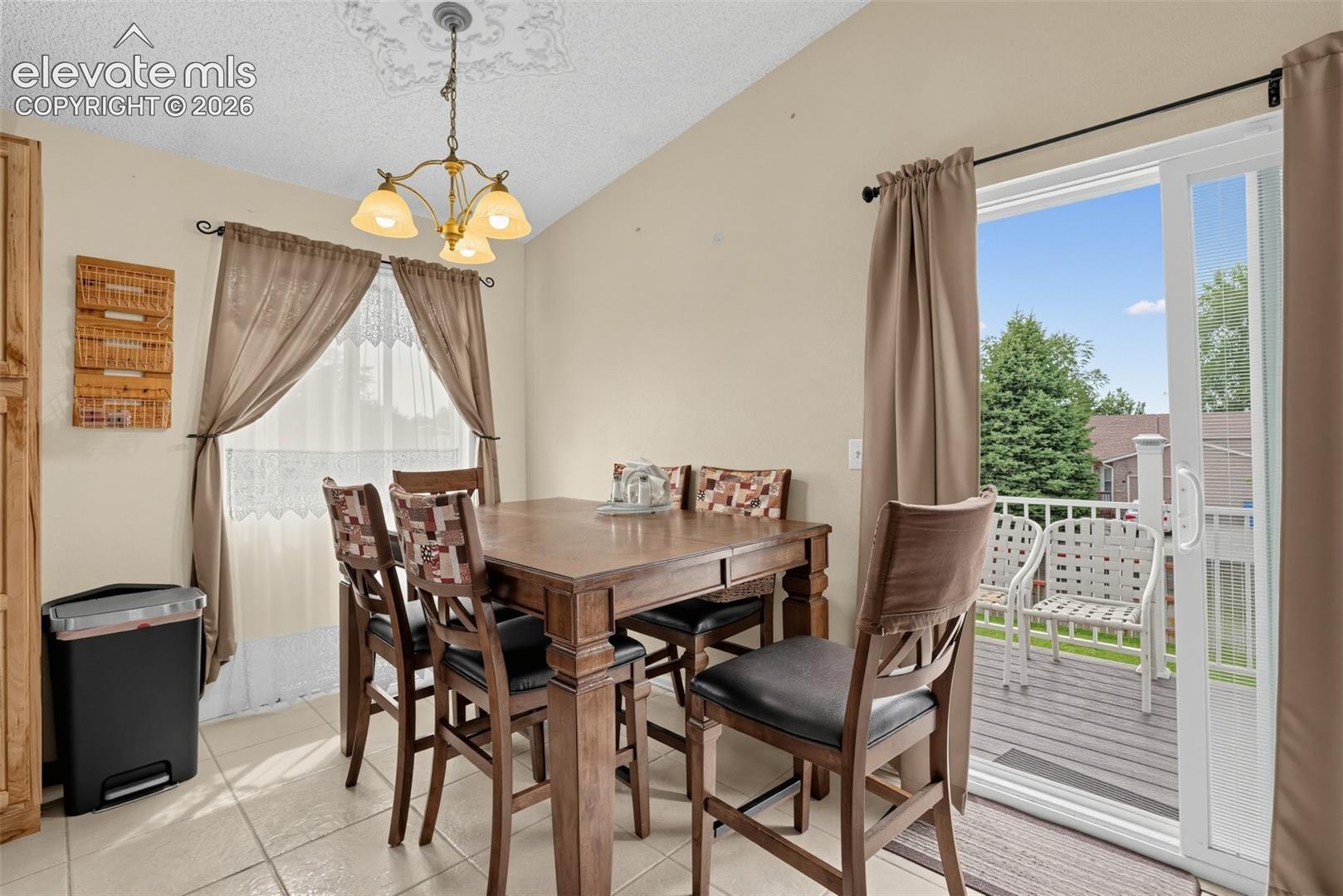 Listing photo 2 for 4565 Howland Street
