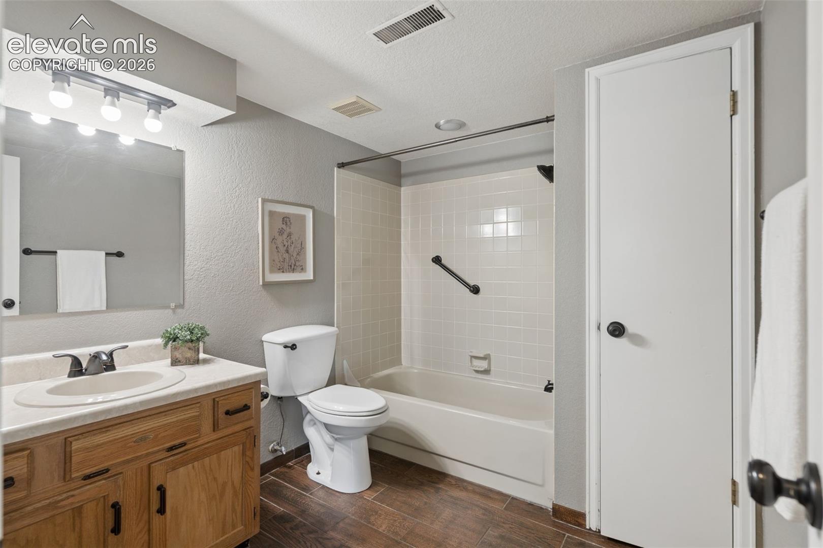 Listing photo 20 for 17950 New London Road