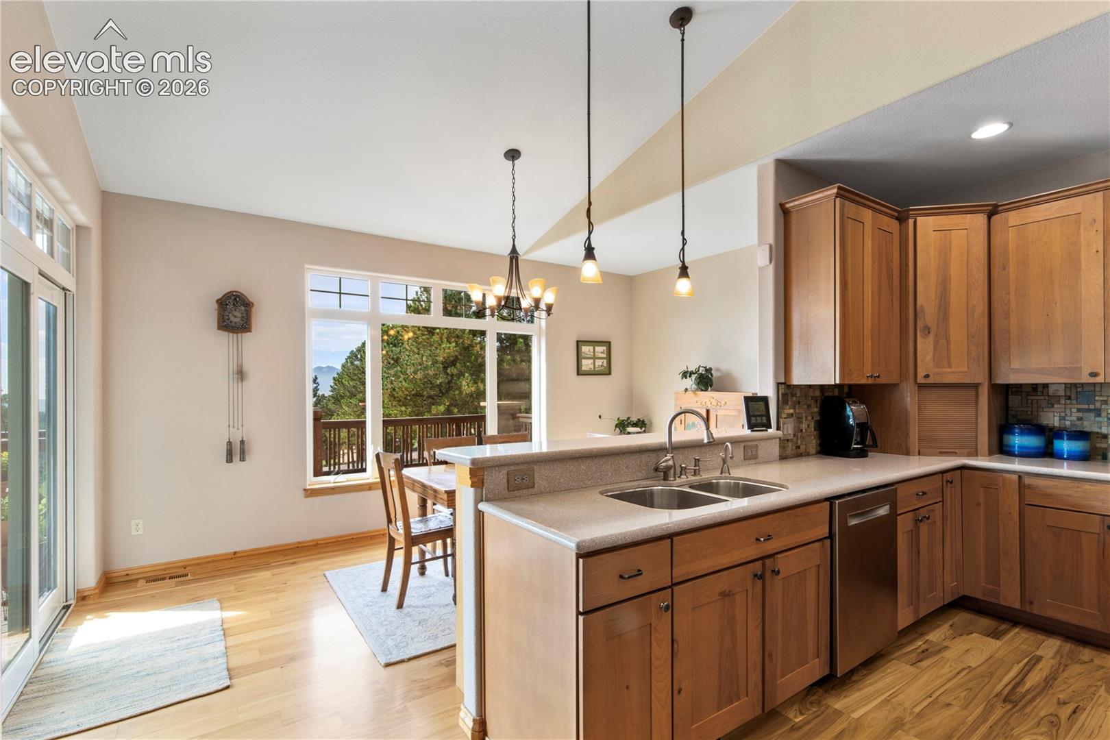 Listing photo 5 for 3290 Hamal Circle