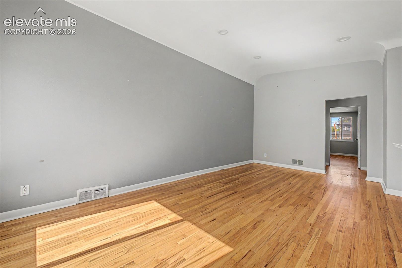 Listing photo 3 for 3505 N Elizabeth Street