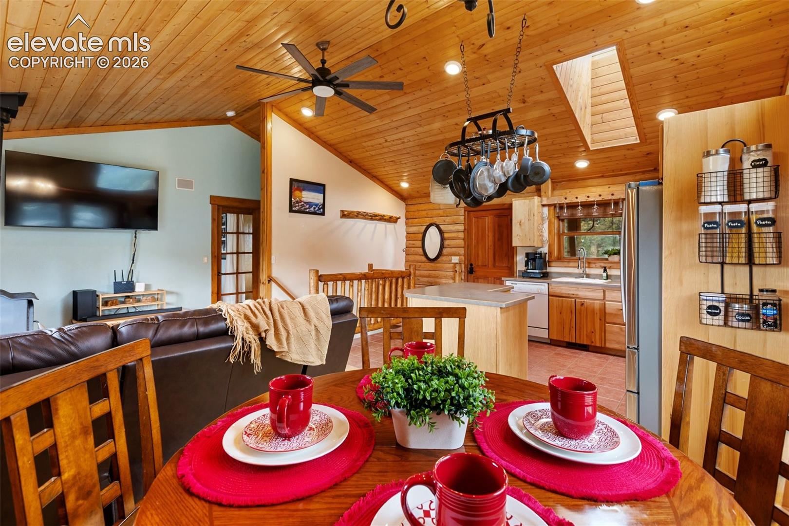 Listing photo 18 for 918 Douglas Fir Drive