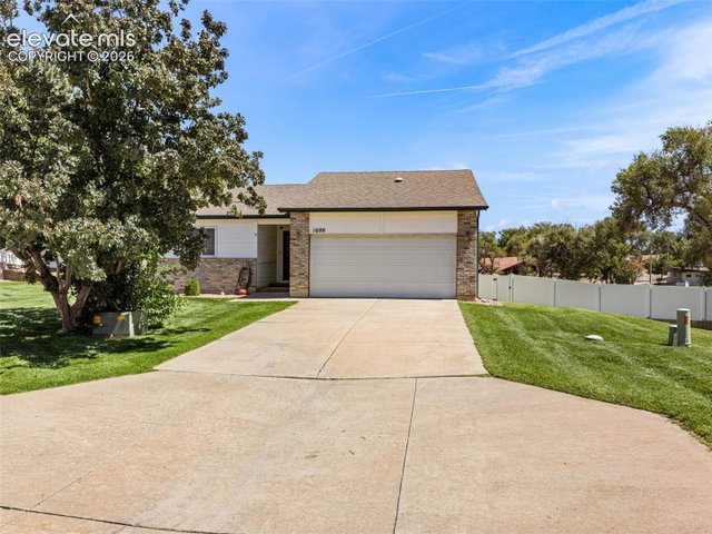 1600 Horseshoe Place — listing photo