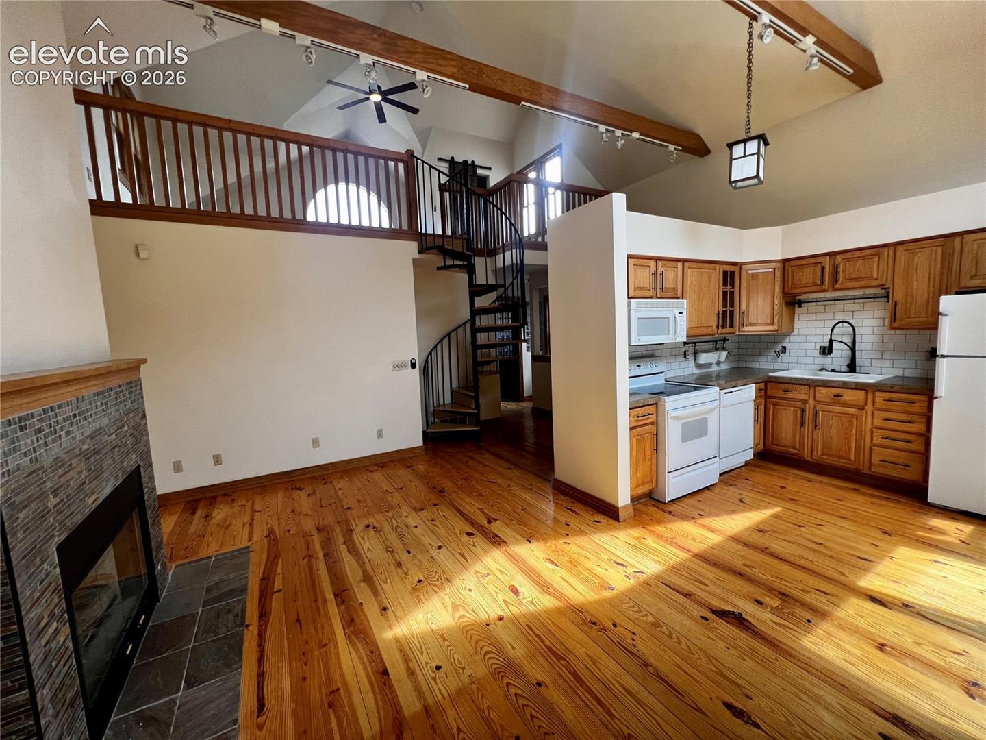 Listing photo 3 for 602 RUXTON Avenue