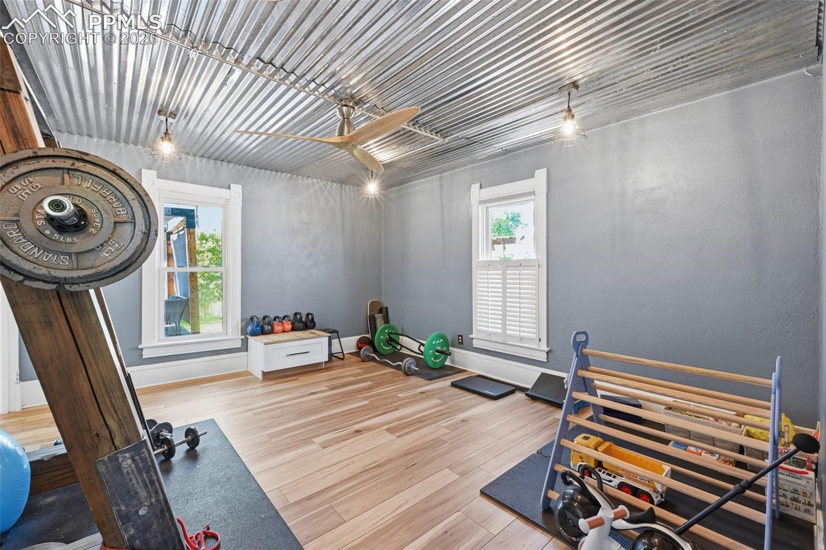 Listing photo 6 for 937 E Costilla Street